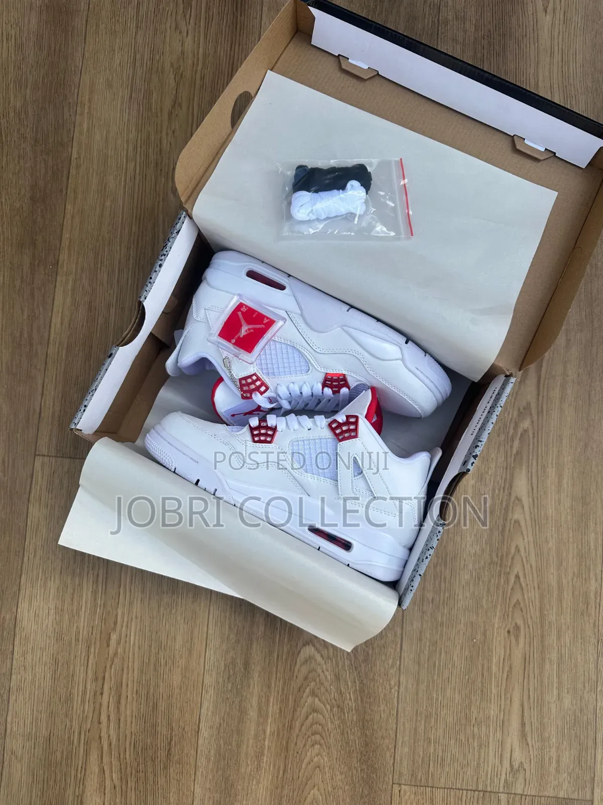 Jordan 4 Retro
Metallic Red
Sneakers