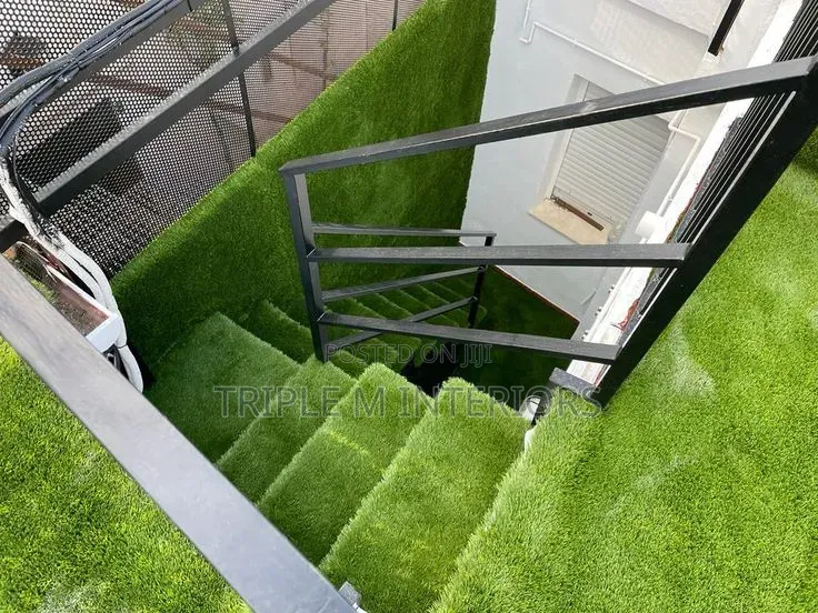 High Quality Synthetic Grass for Stair Renovation