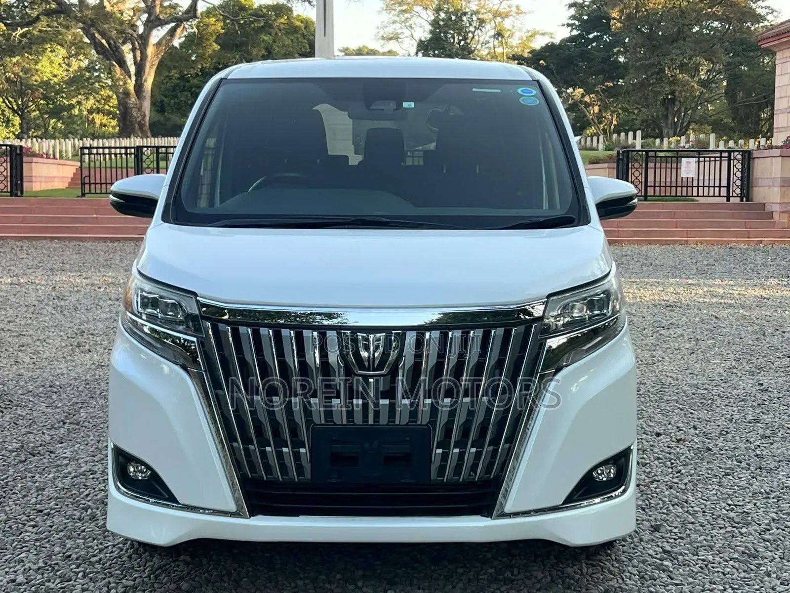 Toyota Esquire 2018 Pearl