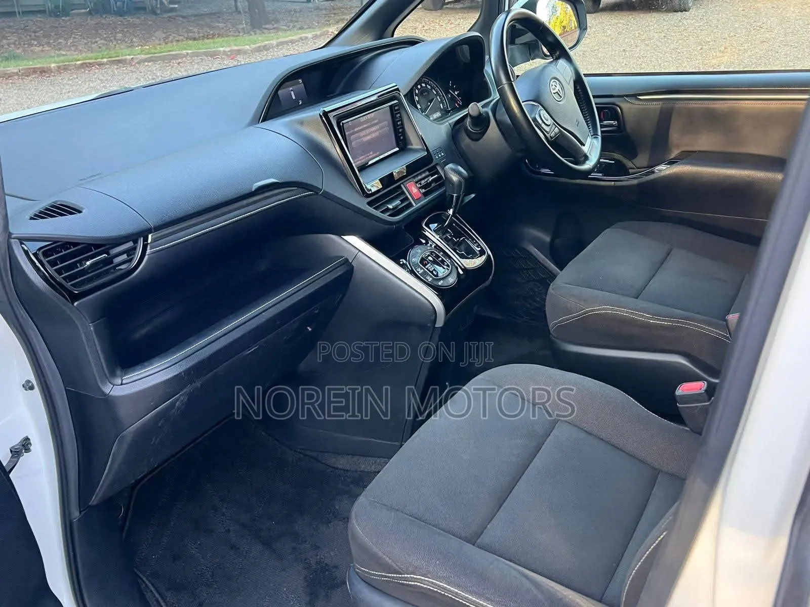 Toyota Esquire 2018 Pearl