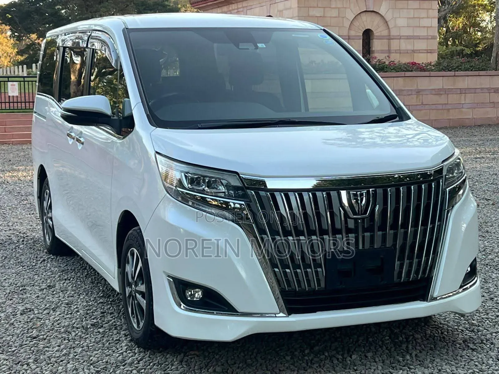 Toyota Esquire 2018 Pearl