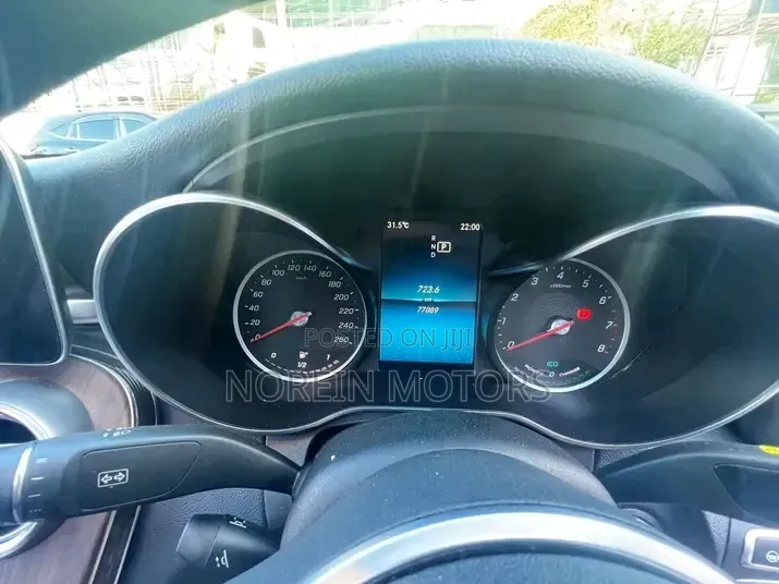 Mercedes-Benz C200 2019 Red