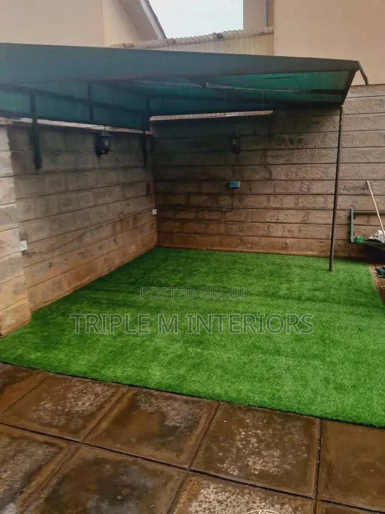 Elegant Outdoor Synthetic Grass Carpet for Homes