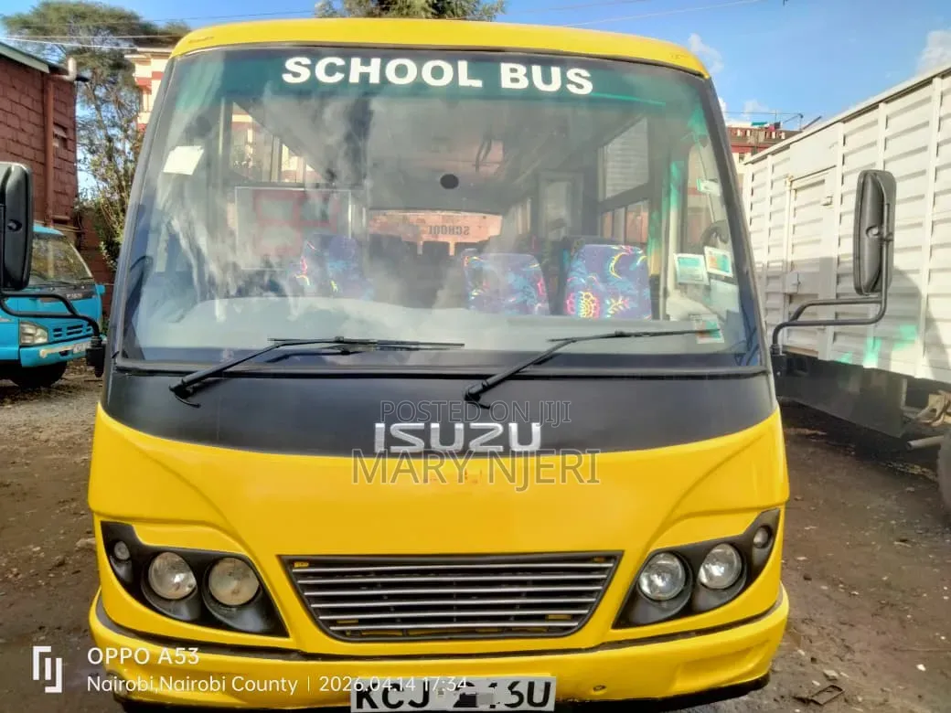 Isuzu NQR 2015 Yellow