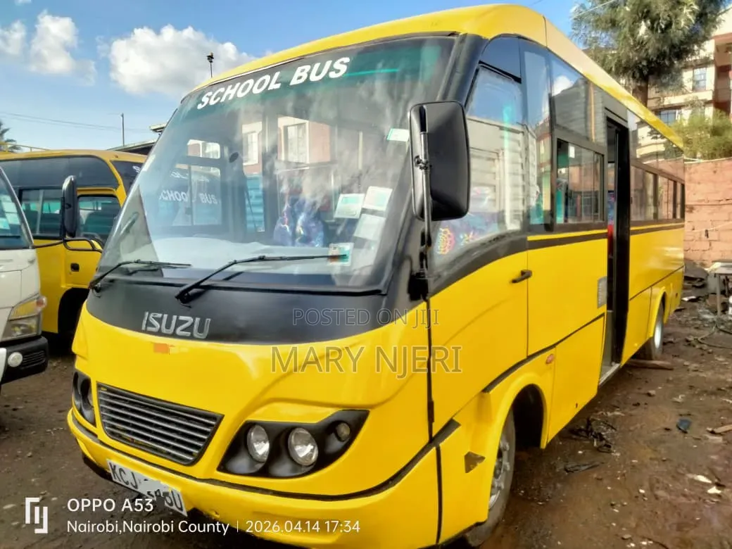 Isuzu NQR 2015 Yellow