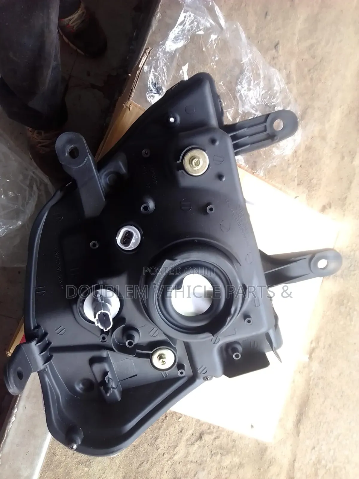 Isuzu D-Max Dmax 2001-2006. Headlamp/Headlight/Front Lamp R/L in Stock