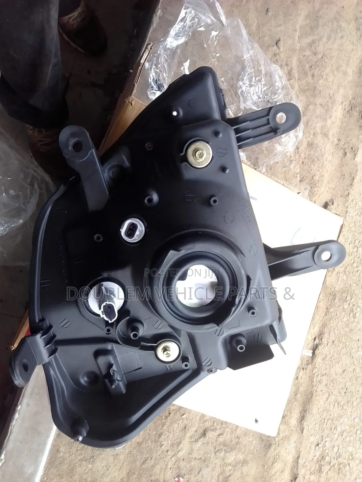 Isuzu D-Max Dmax 2001-2006. Headlamp/Headlight/Front Lamp R/L in Stock