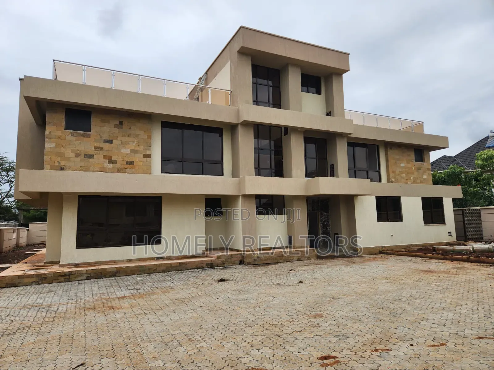 6bdrm Mansion in Bogani, Karen for sale