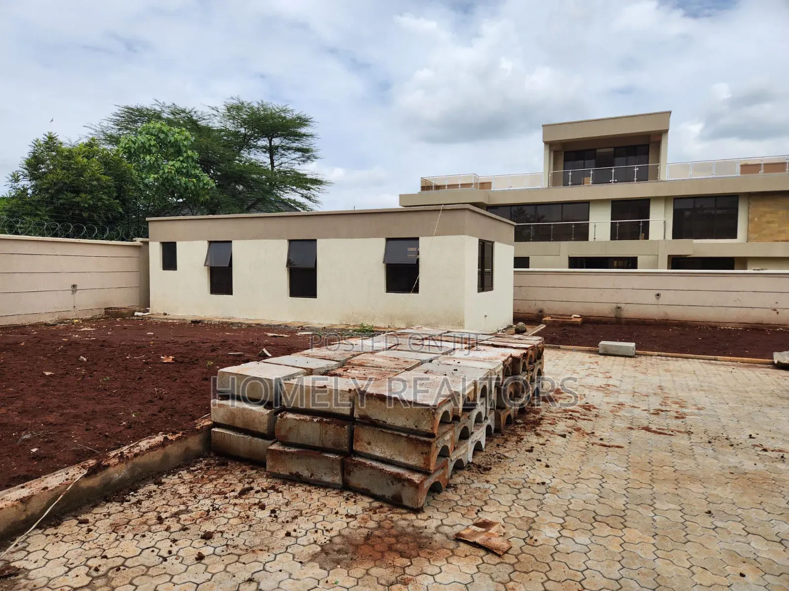 6bdrm Mansion in Bogani, Karen for sale
