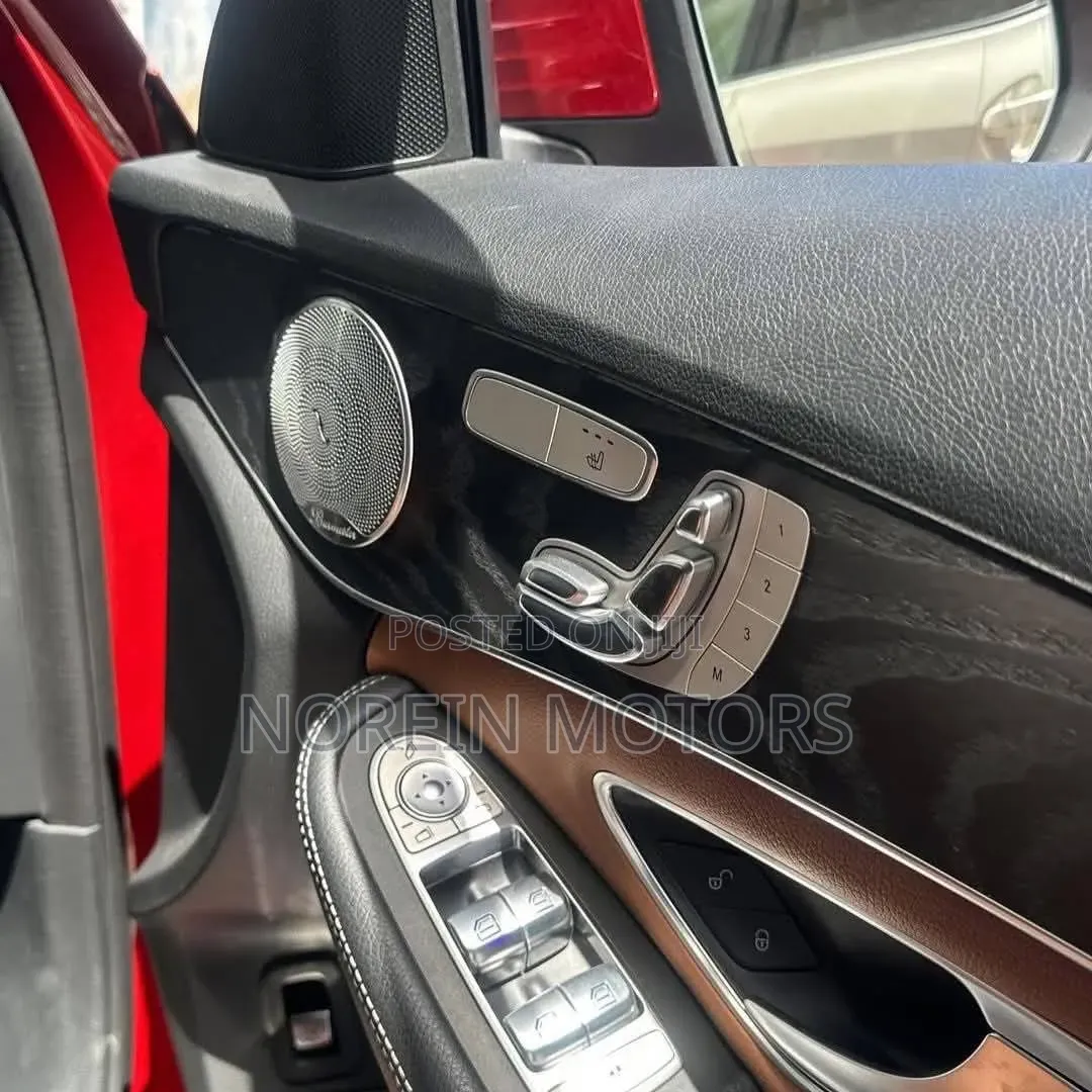 Mercedes-Benz C200 2019 Red