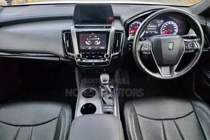 Toyota Crown 2019 White