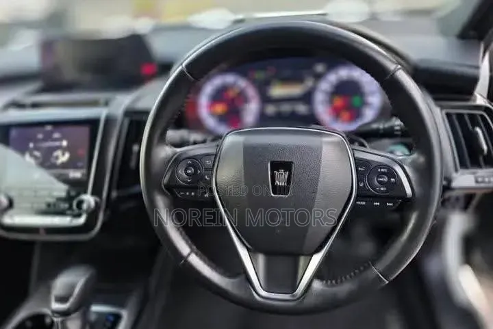 Toyota Crown 2019 White