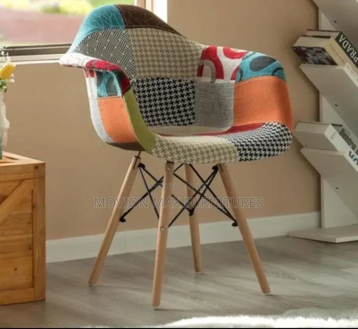 Arms Padded Eames Chair