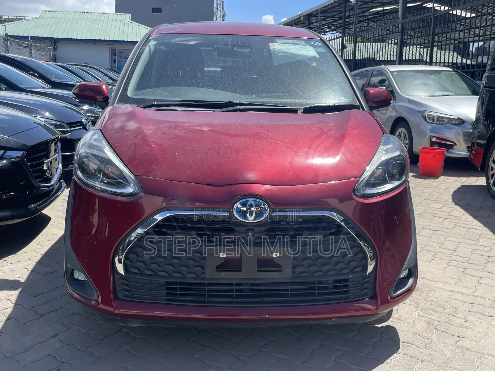 Toyota Sienta 1.5 Hybrid FWD 2020 Red