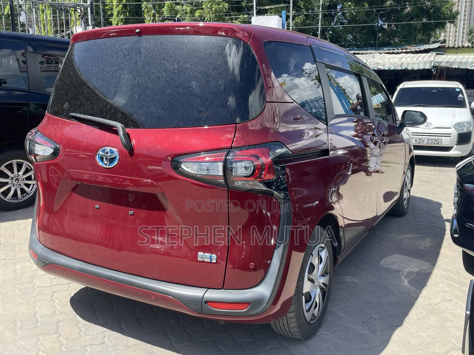 Toyota Sienta 1.5 Hybrid FWD 2020 Red