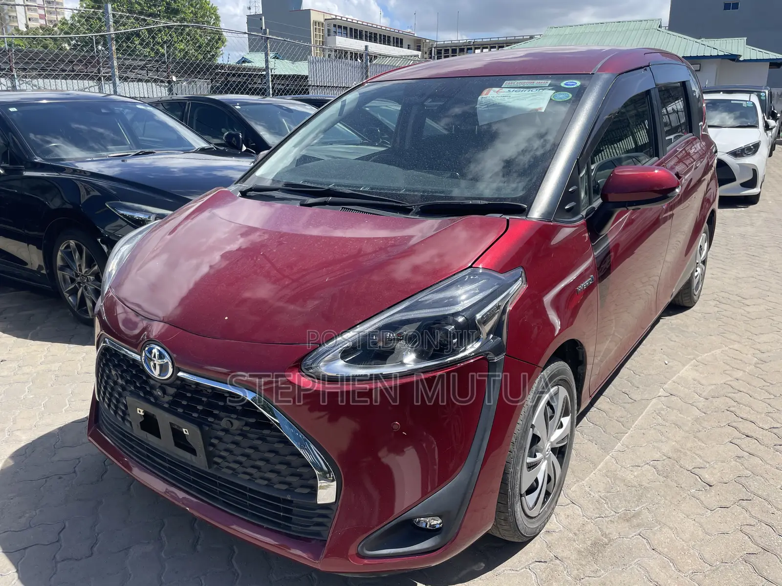 Toyota Sienta 1.5 Hybrid FWD 2020 Red