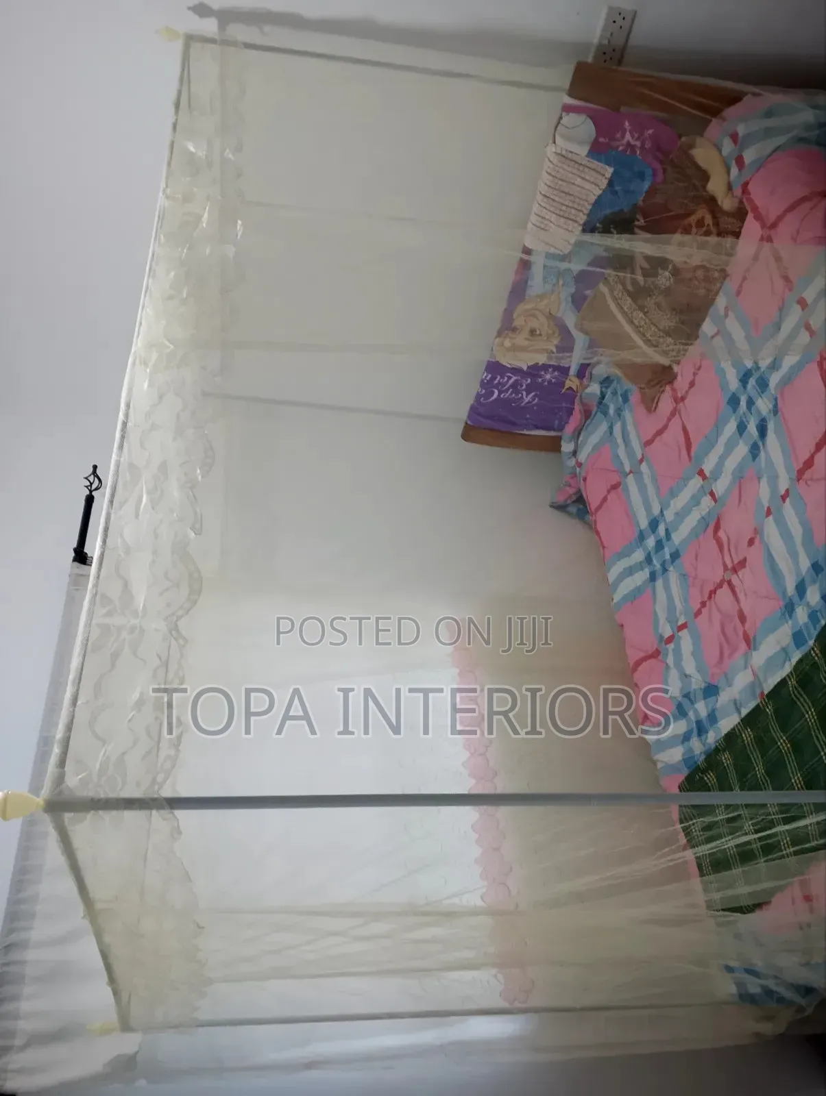 Meshed Canopy Mosquito Net Curtains With 4 Metallic Stands