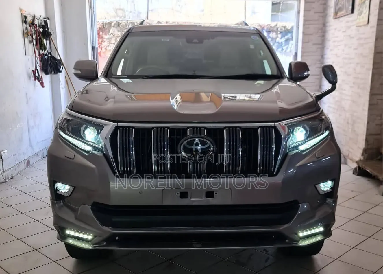 Toyota Land Cruiser Prado 2018 Silver
