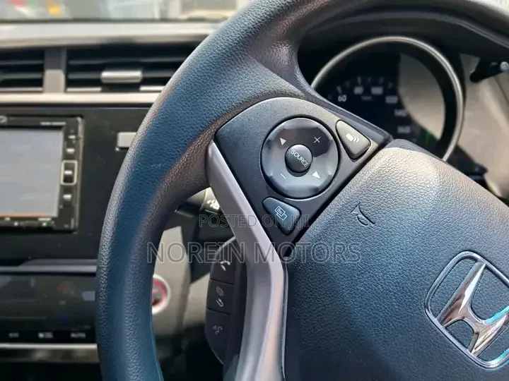 Honda Fit 2019 Ivory