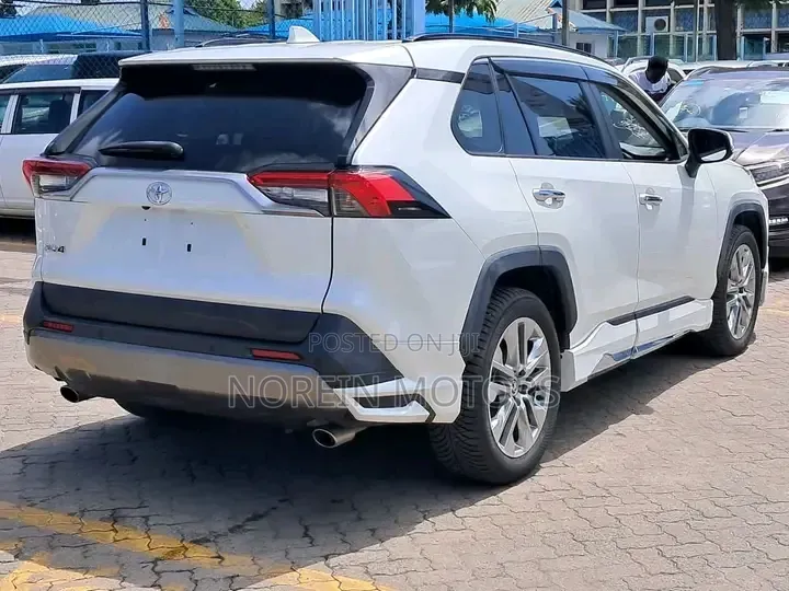 Toyota RAV4 2019 Pearl