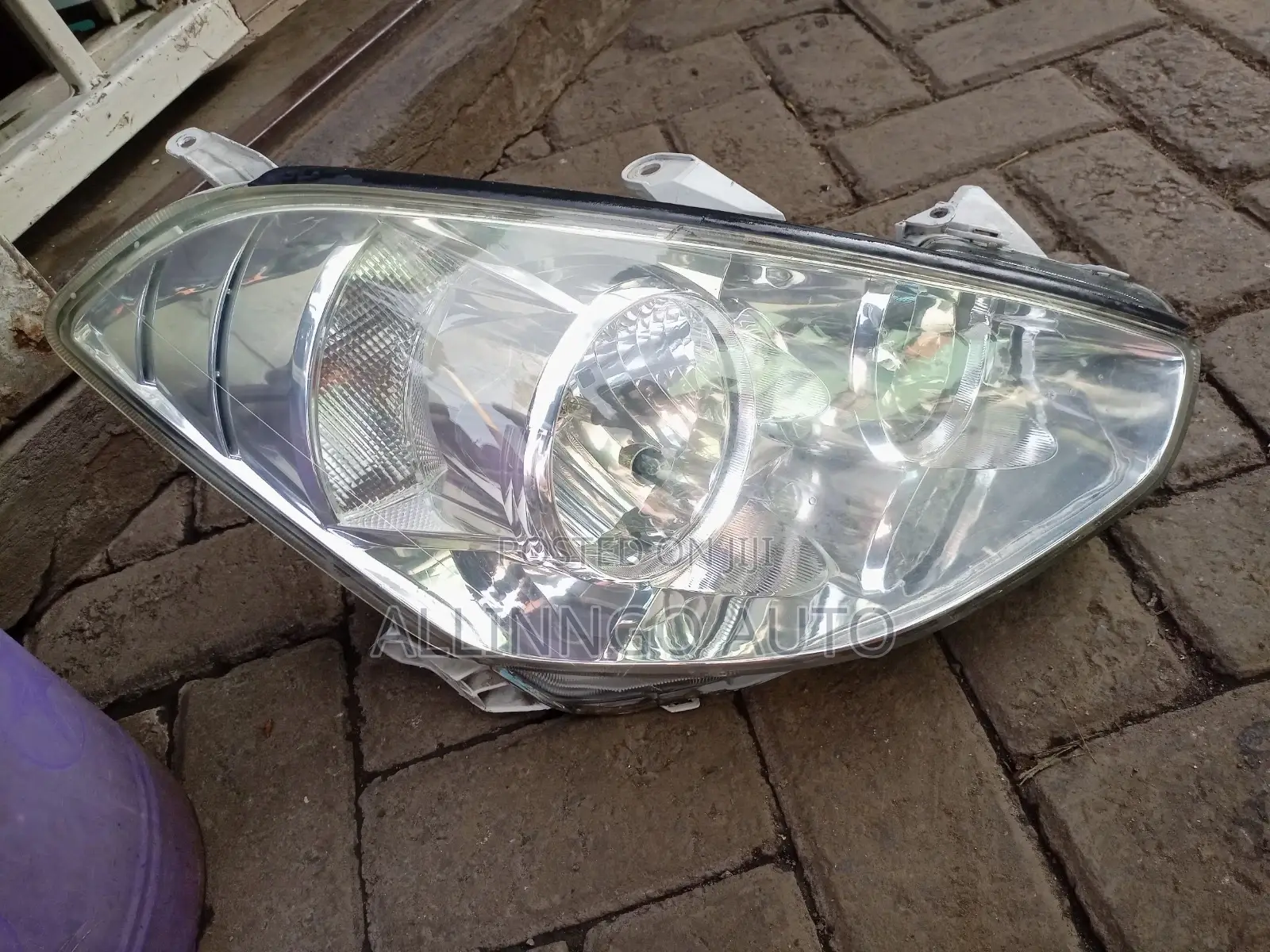 Toyota Sedan 2008 Headlights