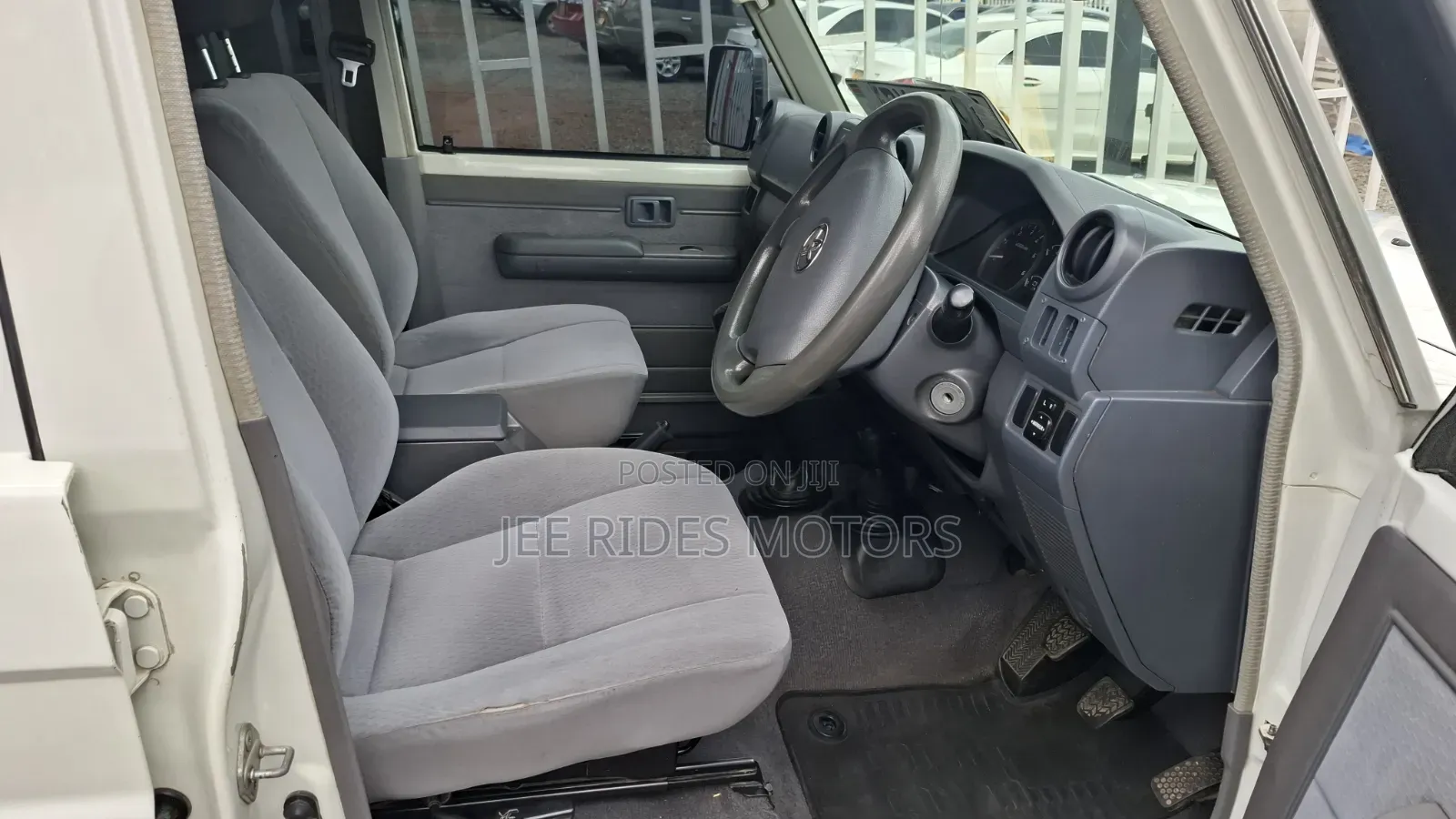 Toyota Land Cruiser 2016 White