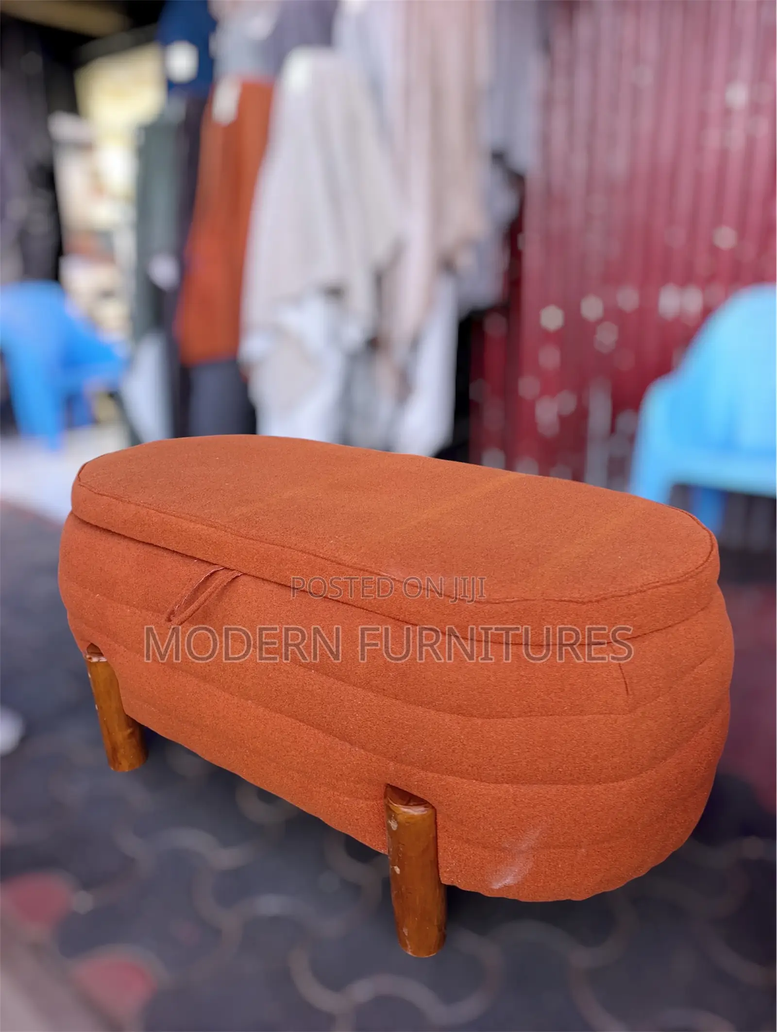 Chiq Storage Ottoman/Ottoman