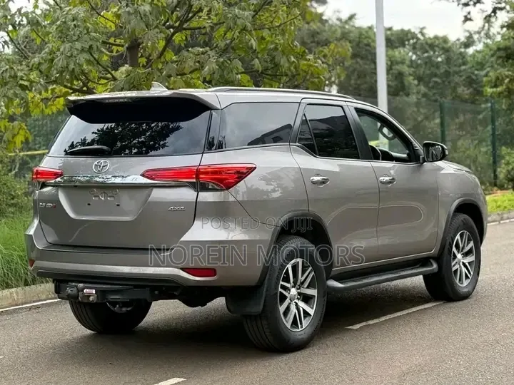 Toyota Fortuner 2018 Burgundy