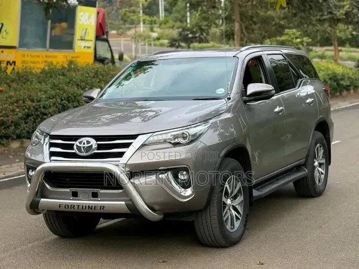 Toyota Fortuner 2018 Burgundy