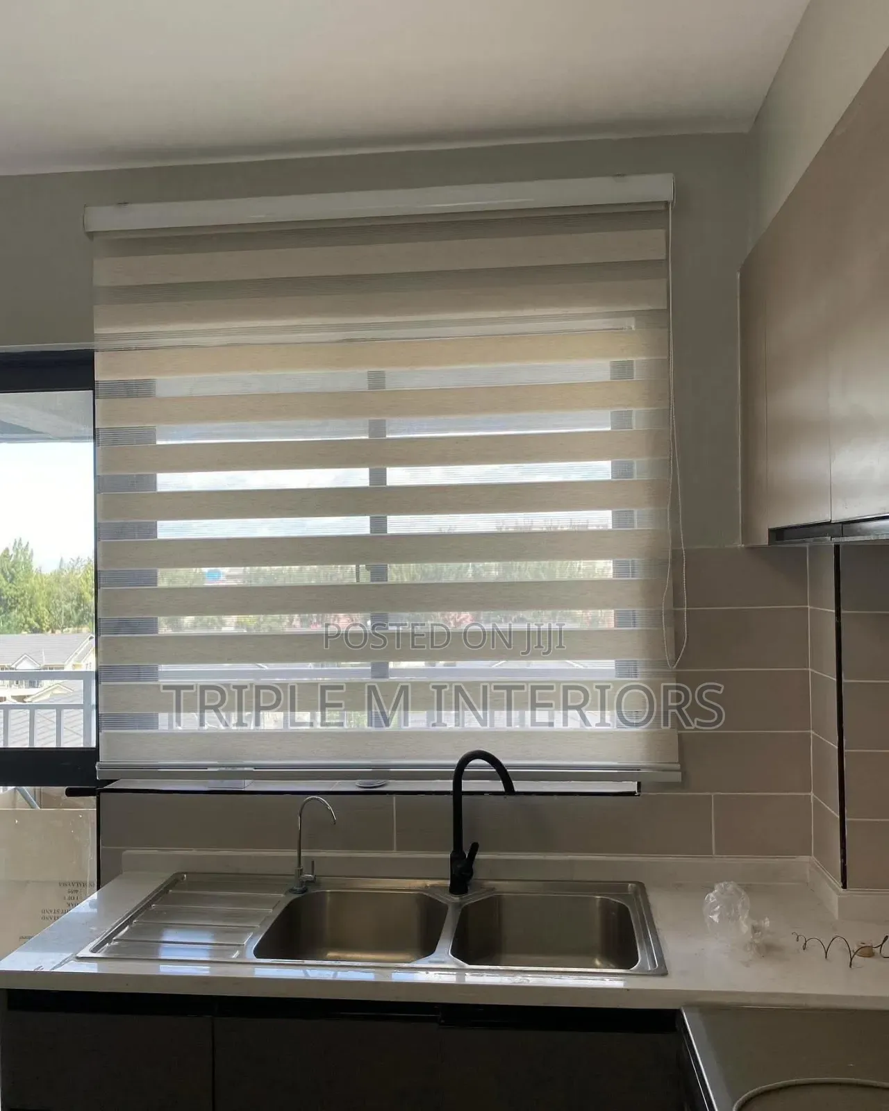 Practical Kitchen Window Blinds With Smooth Tilt Control