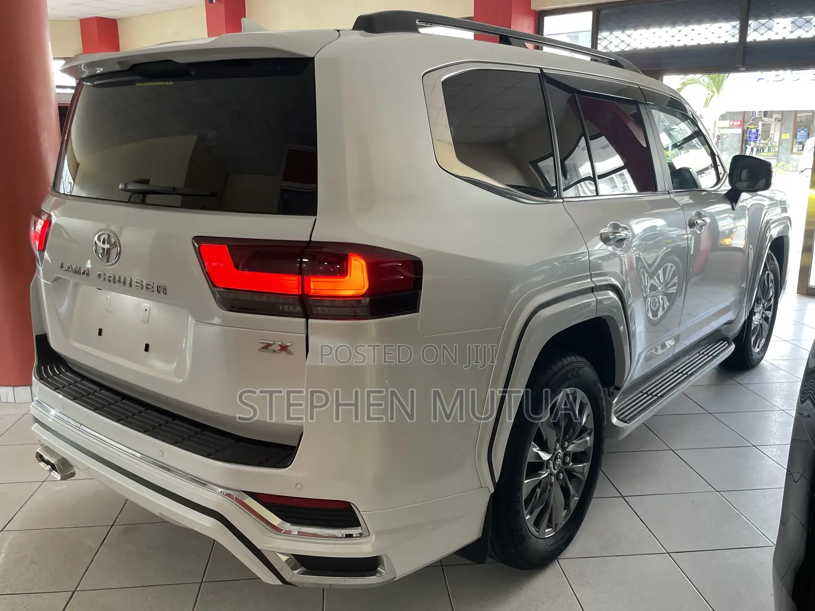 Toyota Land Cruiser LC300 2024 White