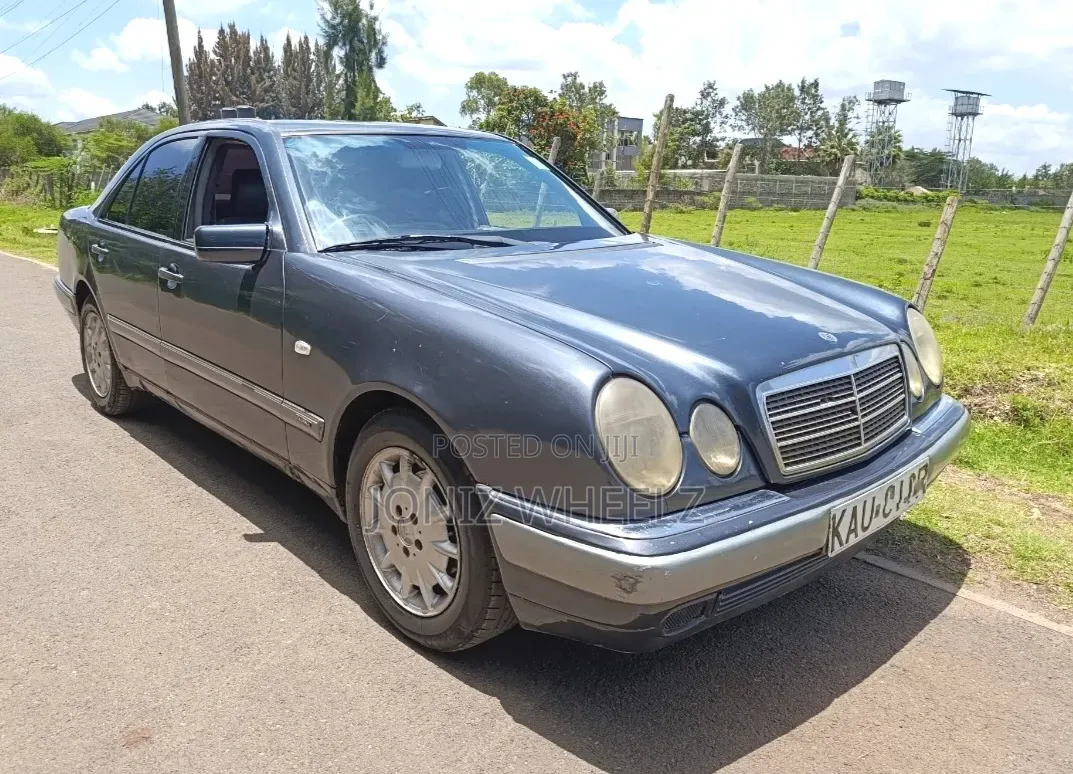 Mercedes-Benz E200 1998 Blue