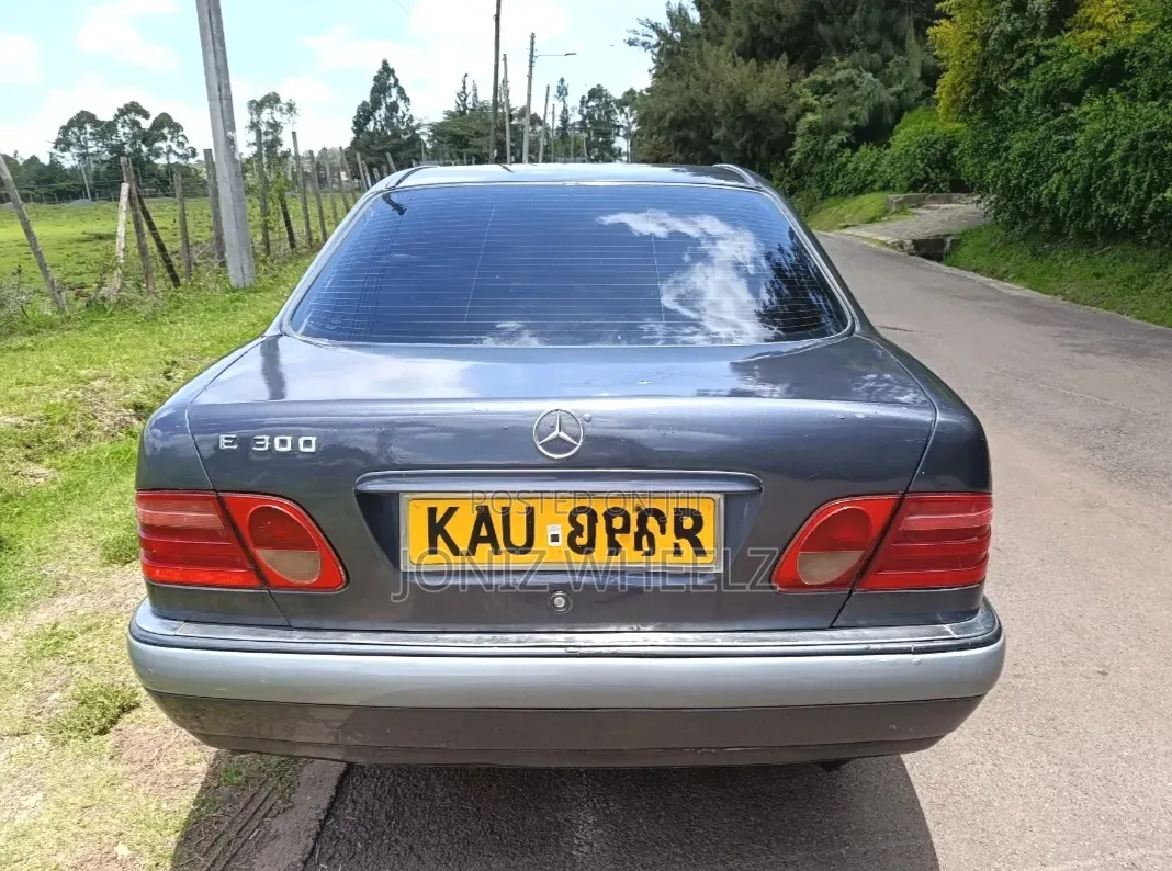 Mercedes-Benz E200 1998 Blue