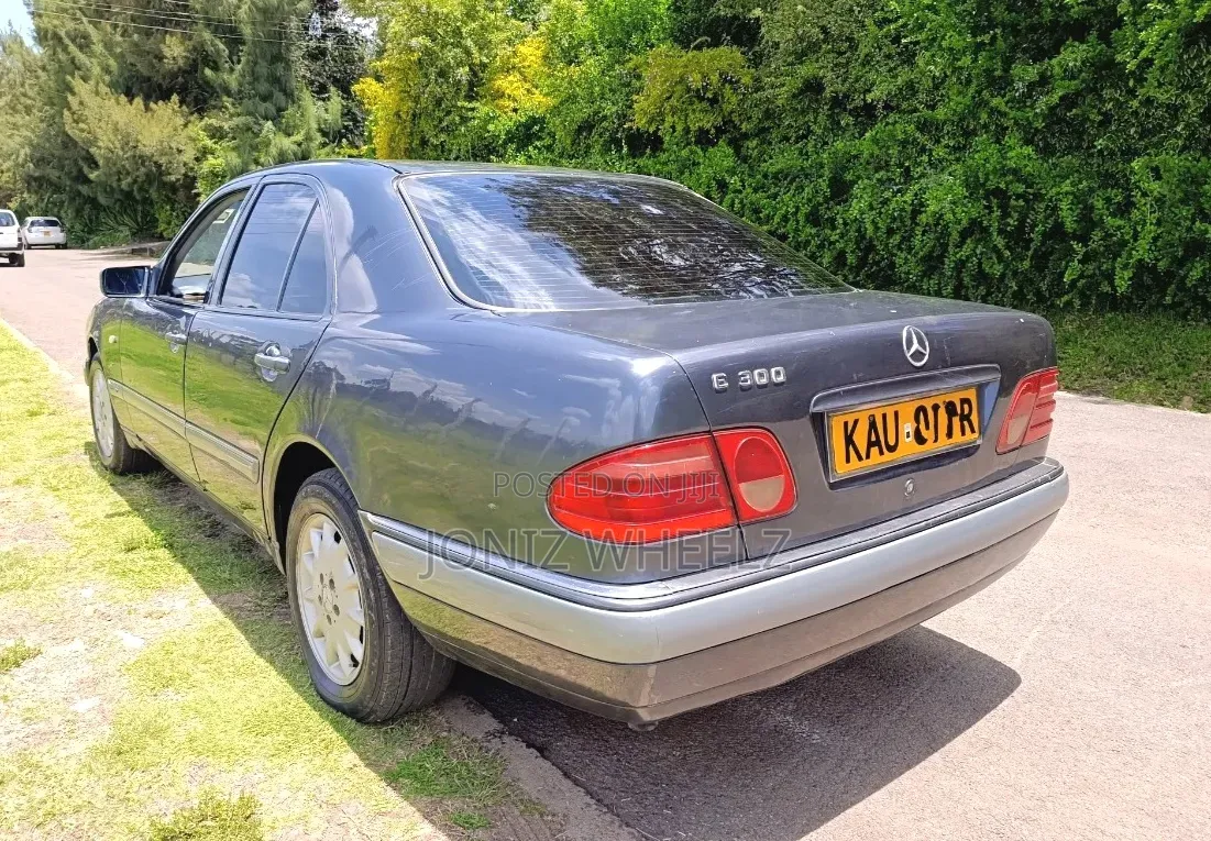 Mercedes-Benz E200 1998 Blue