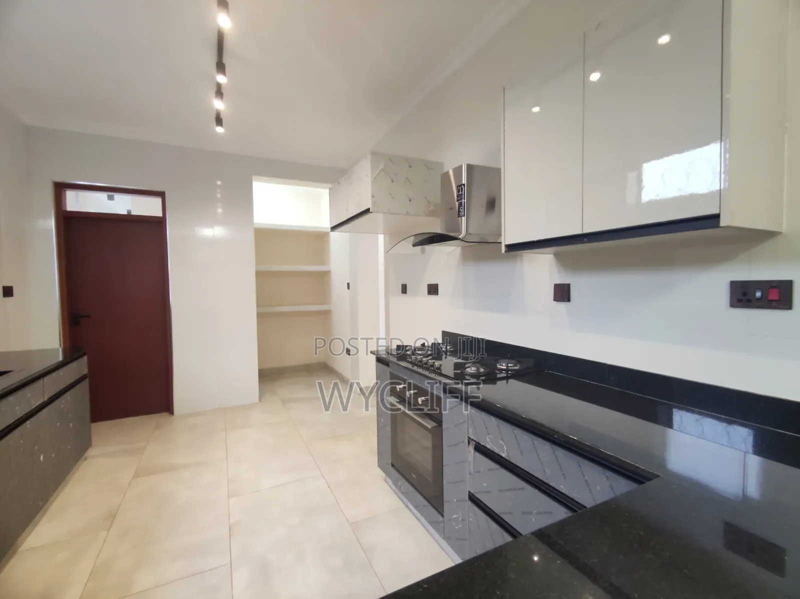 4bdrm Villa in Roysambu for sale