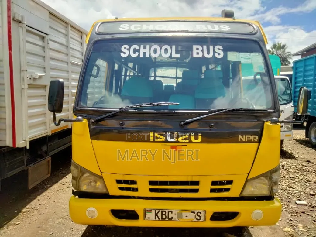 Isuzu Executive Bus 2008 Yellow