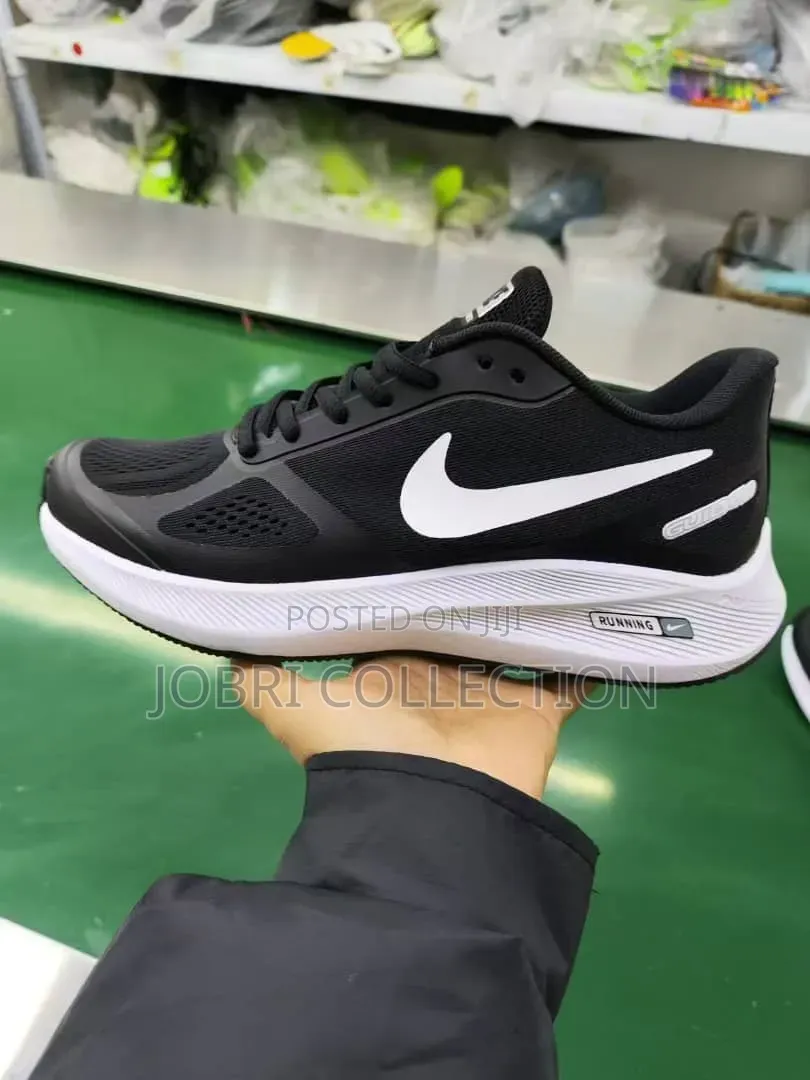 Nike Zoom Structure 7x Sneakers