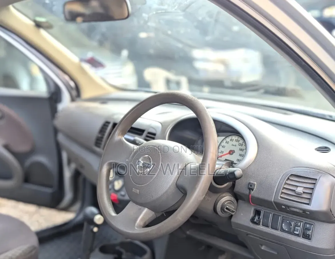 Nissan March 1.2 FWD 2010 Silver