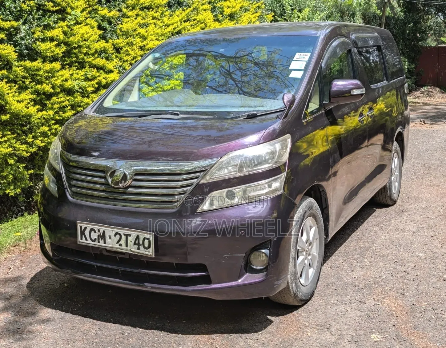 Toyota Vellfire 2010