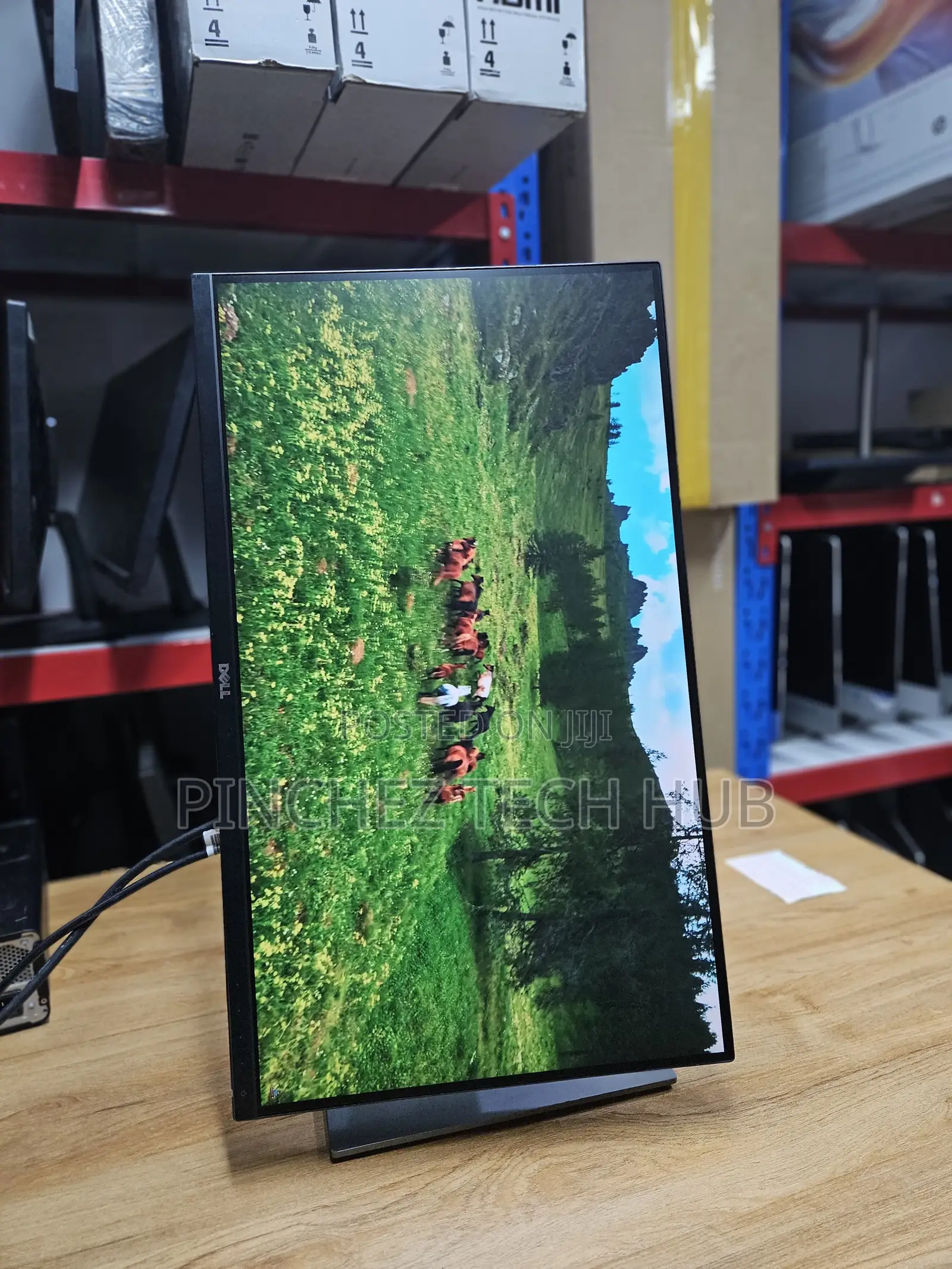 Dell U2715hc 27 Inch Display (2560* 1440p) Daisy Chaining Available