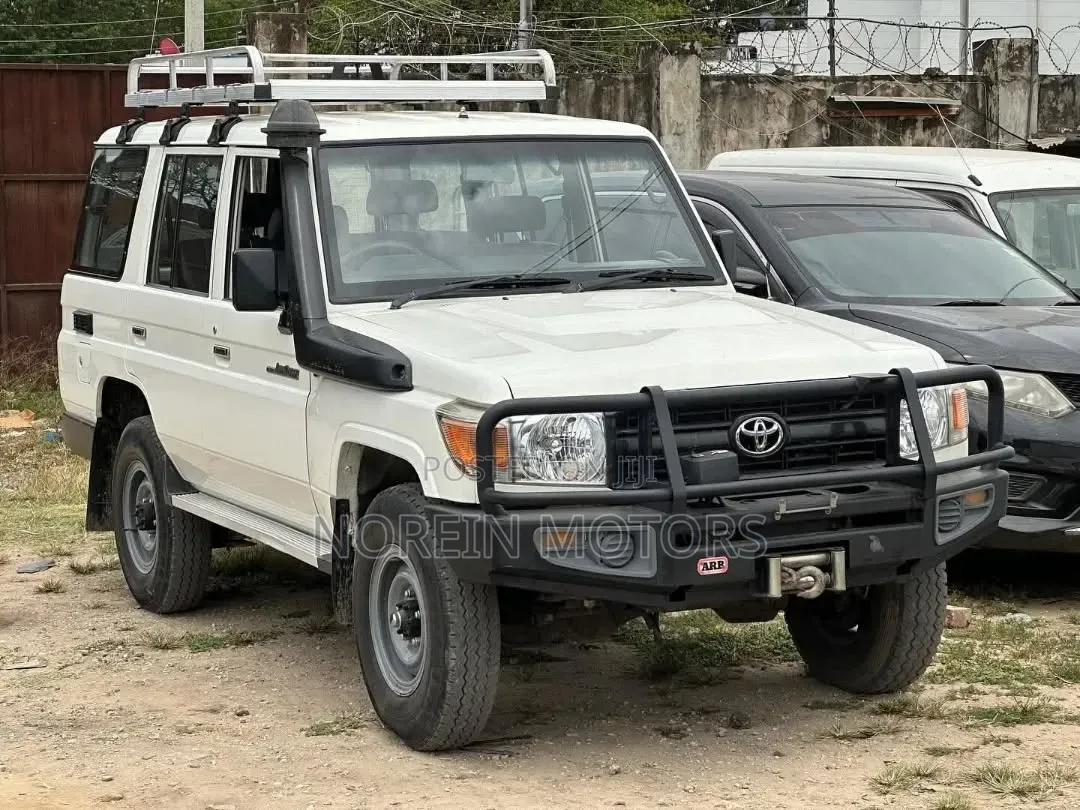 Toyota Land Cruiser 2019 White