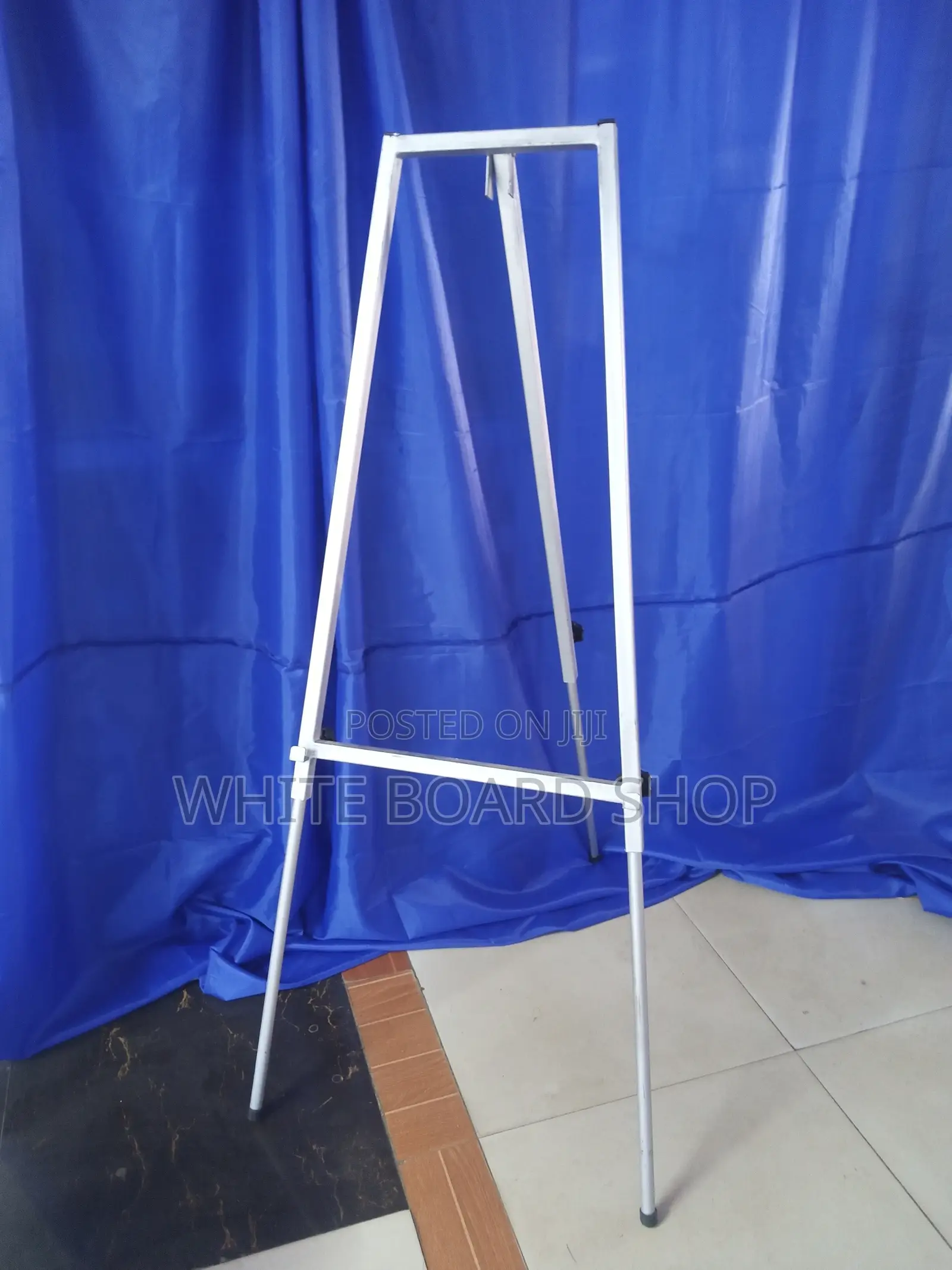 Reliable Tripod Stand for Display Boards