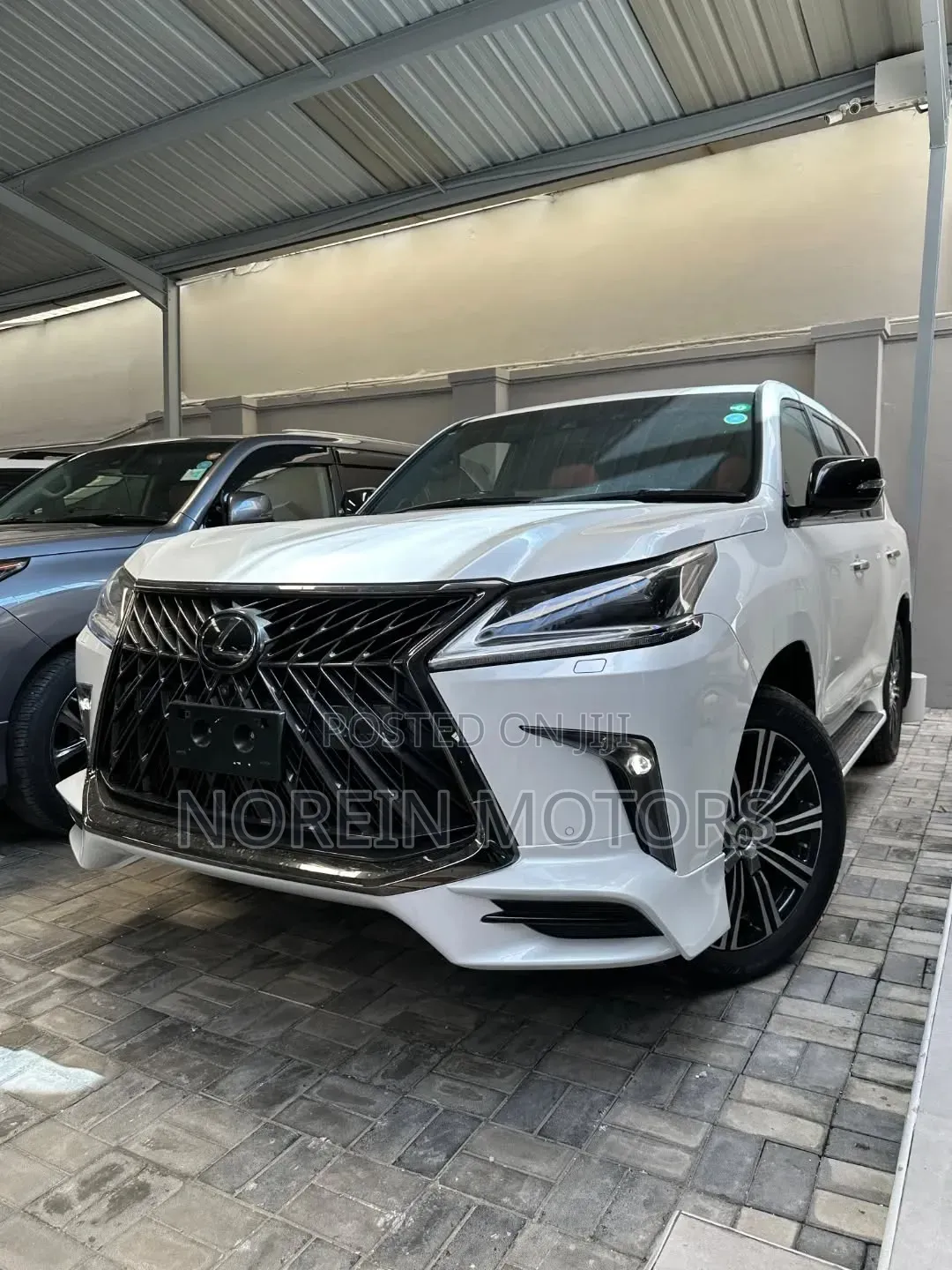 Lexus LX 570 AWD 2020 White