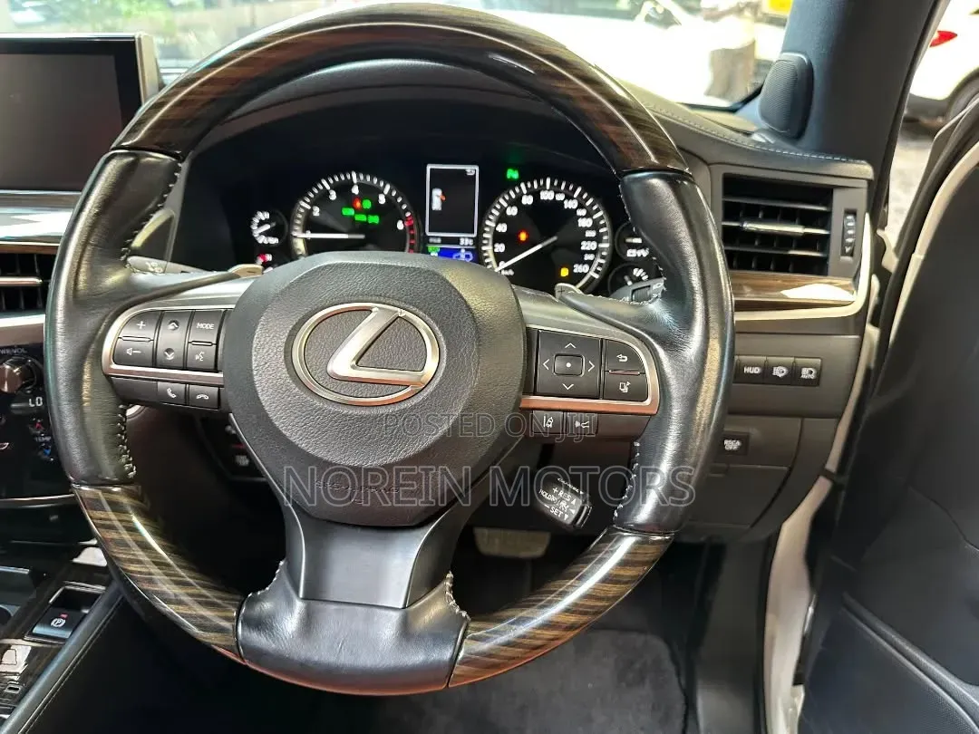 Lexus LX 570 AWD 2020 White