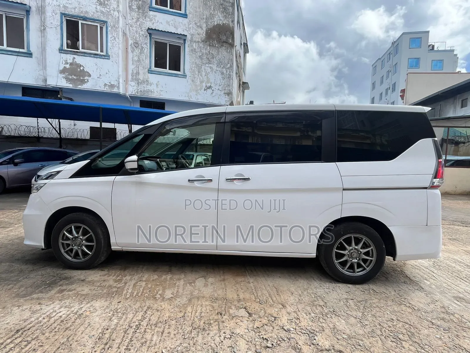 Nissan Serena 2018 Off white