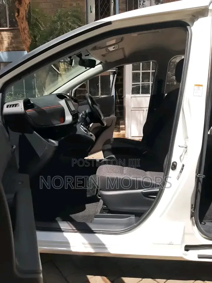 Toyota Sienta 1.5 Hybrid FWD 2019 Off white