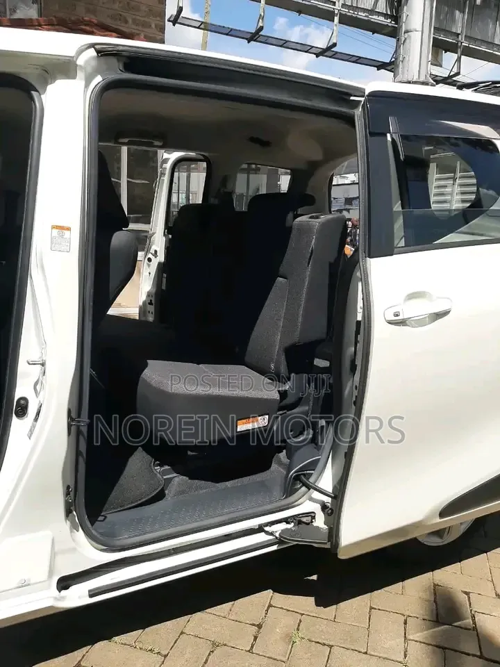 Toyota Sienta 1.5 Hybrid FWD 2019 Off white