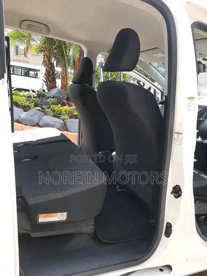 Toyota Sienta 1.5 Hybrid FWD 2019 Off white