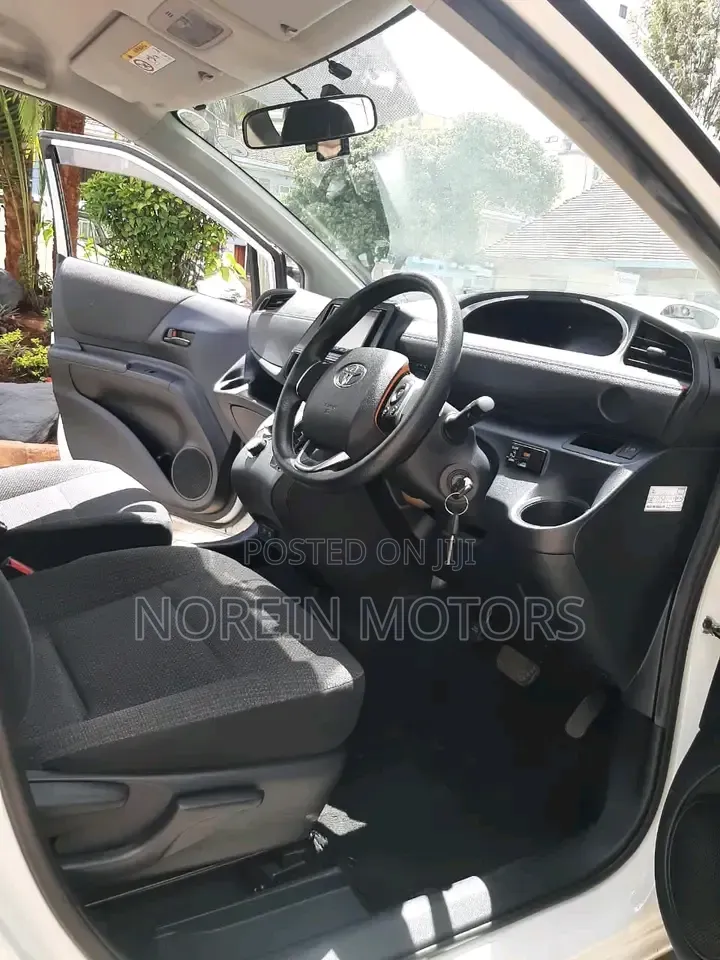 Toyota Sienta 1.5 Hybrid FWD 2019 Off white