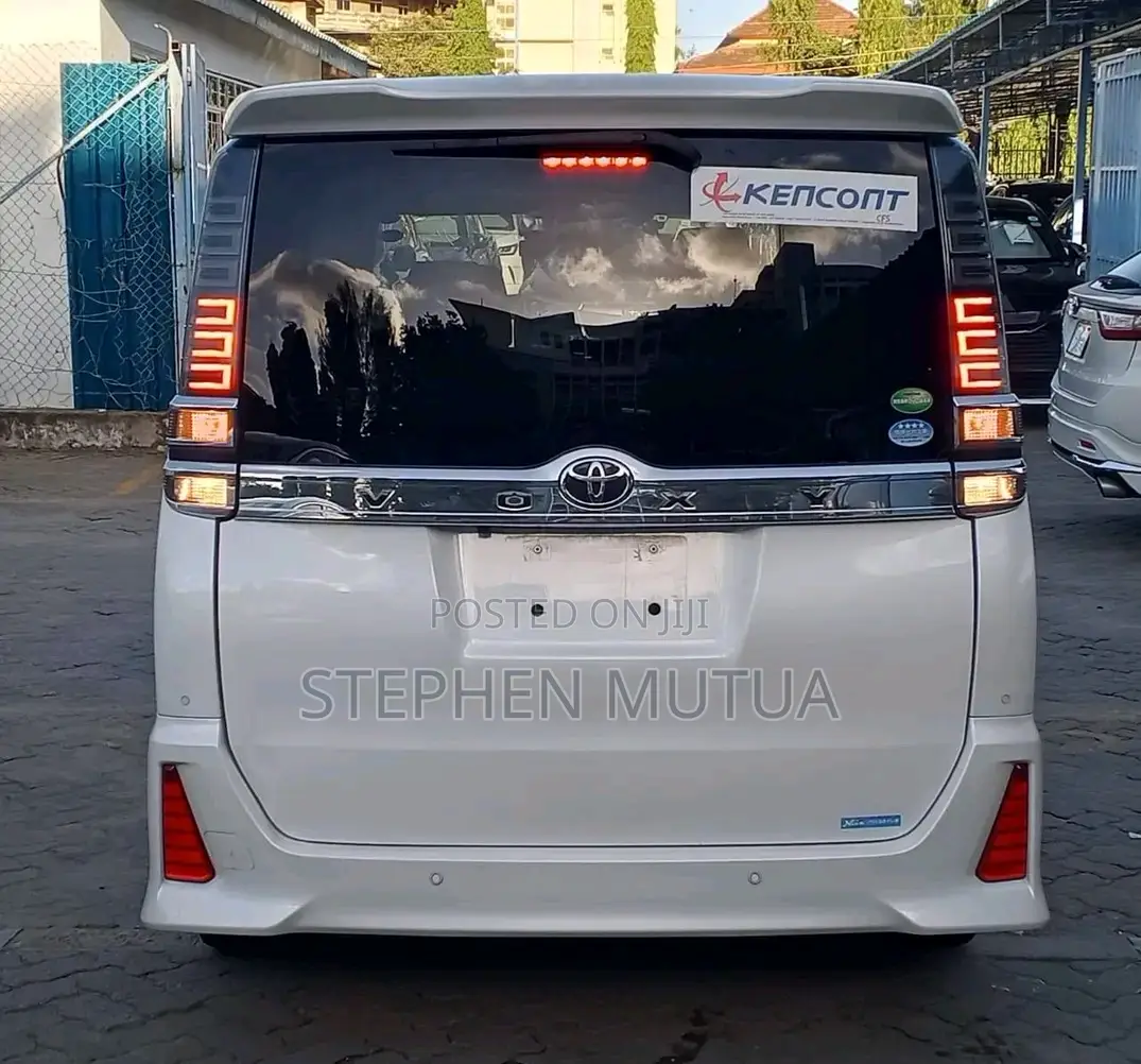 Toyota Voxy 2019 White